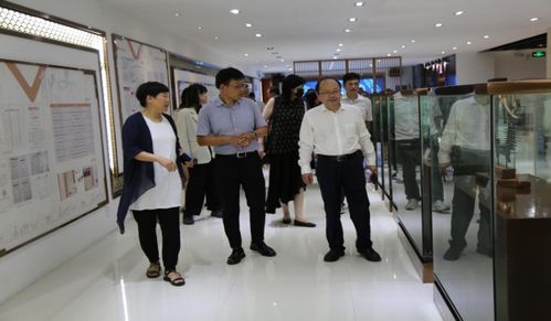 第七屆海峽兩岸 銅陵 銅雕藝術(shù)大學生實訓暨銅臺高校銅文化 藝術(shù)教育交流活動啟動儀式在我校舉行